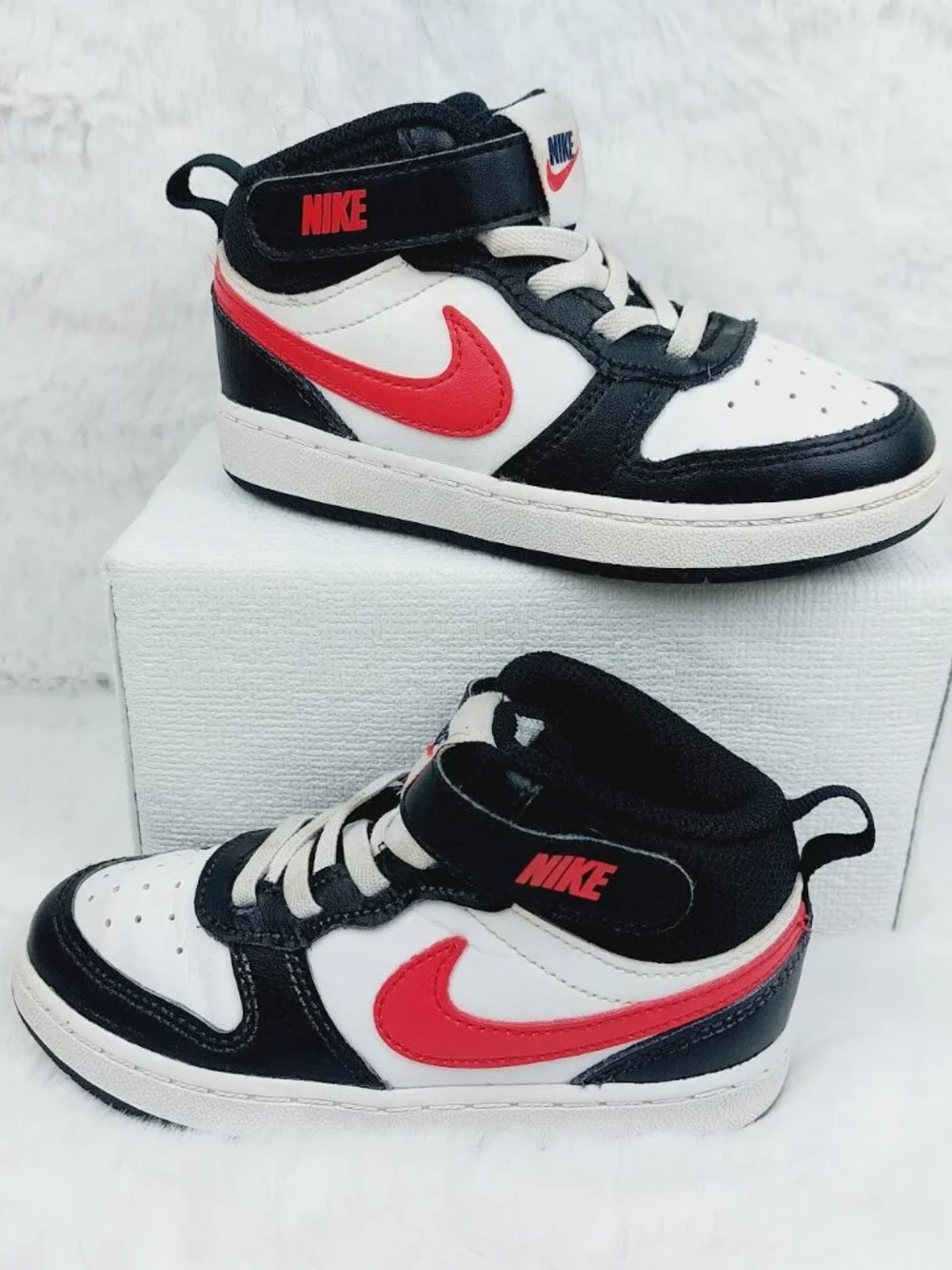 Nike Boys' White Black University Red Navy Court Borough Mid 2 Snekaers Size 9C